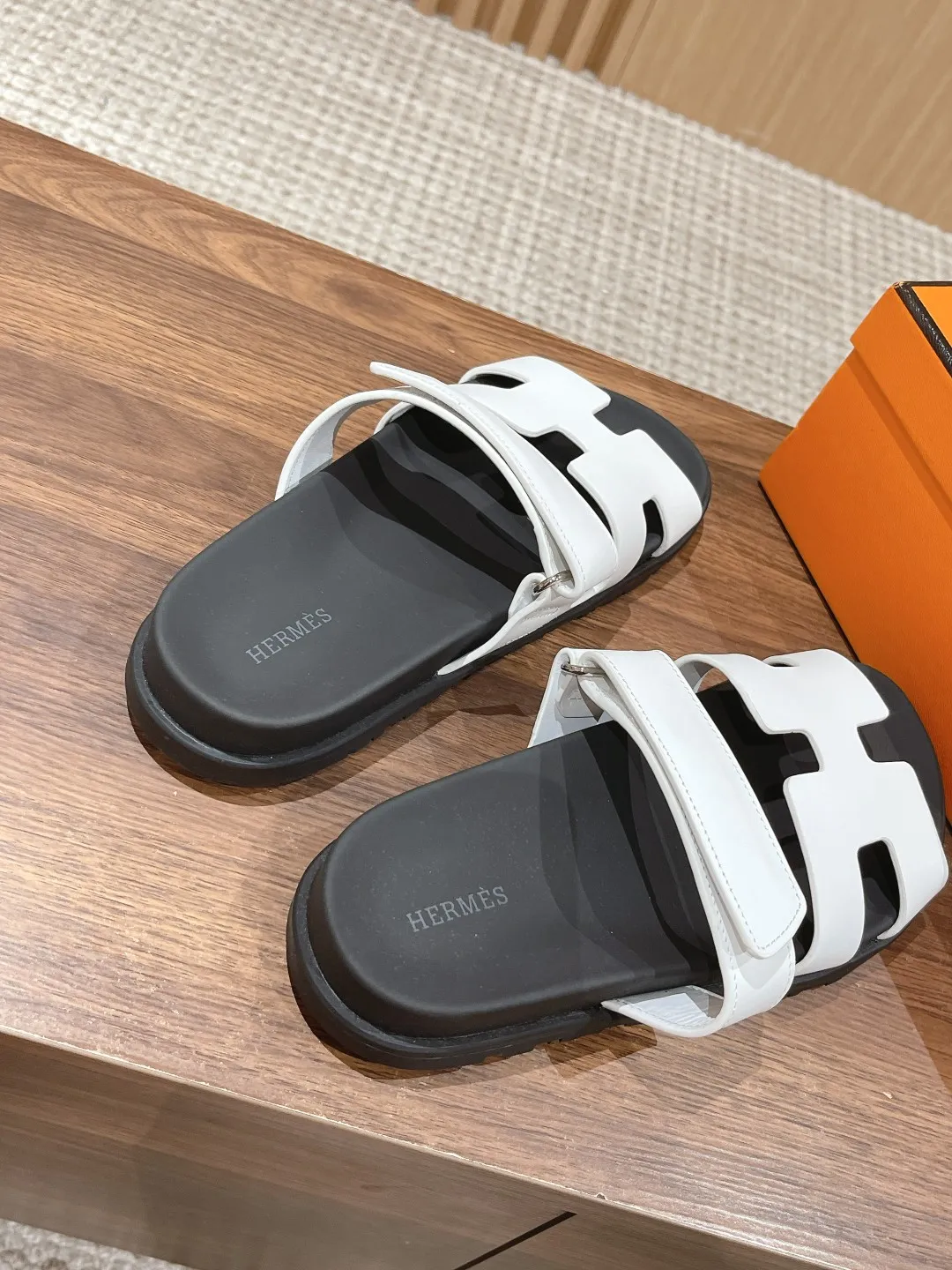 👟👟Ex-factory price 480👟👟 𝐇𝐞𝐫𝐦𝐞𝐬 Hermès second uncle slippers, you must call like crazy🙆 The classic + 2025 new color matching is also so beautiful. The contrasting splicing of different colors and materials can easily create a fashionable look Size: 35-45